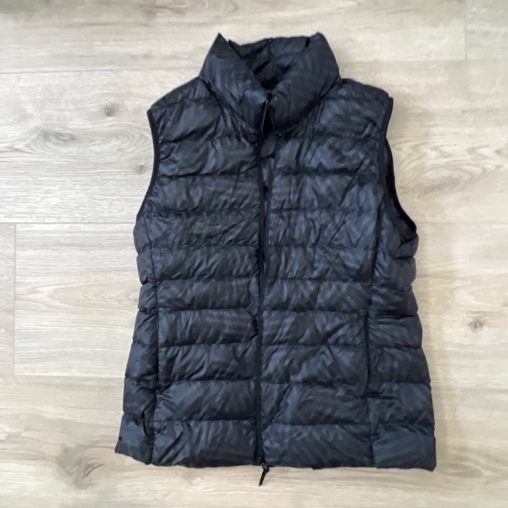 Uniqlo Black Puffer Vest for Women